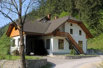 Hiša z delavnico v Hotovlji